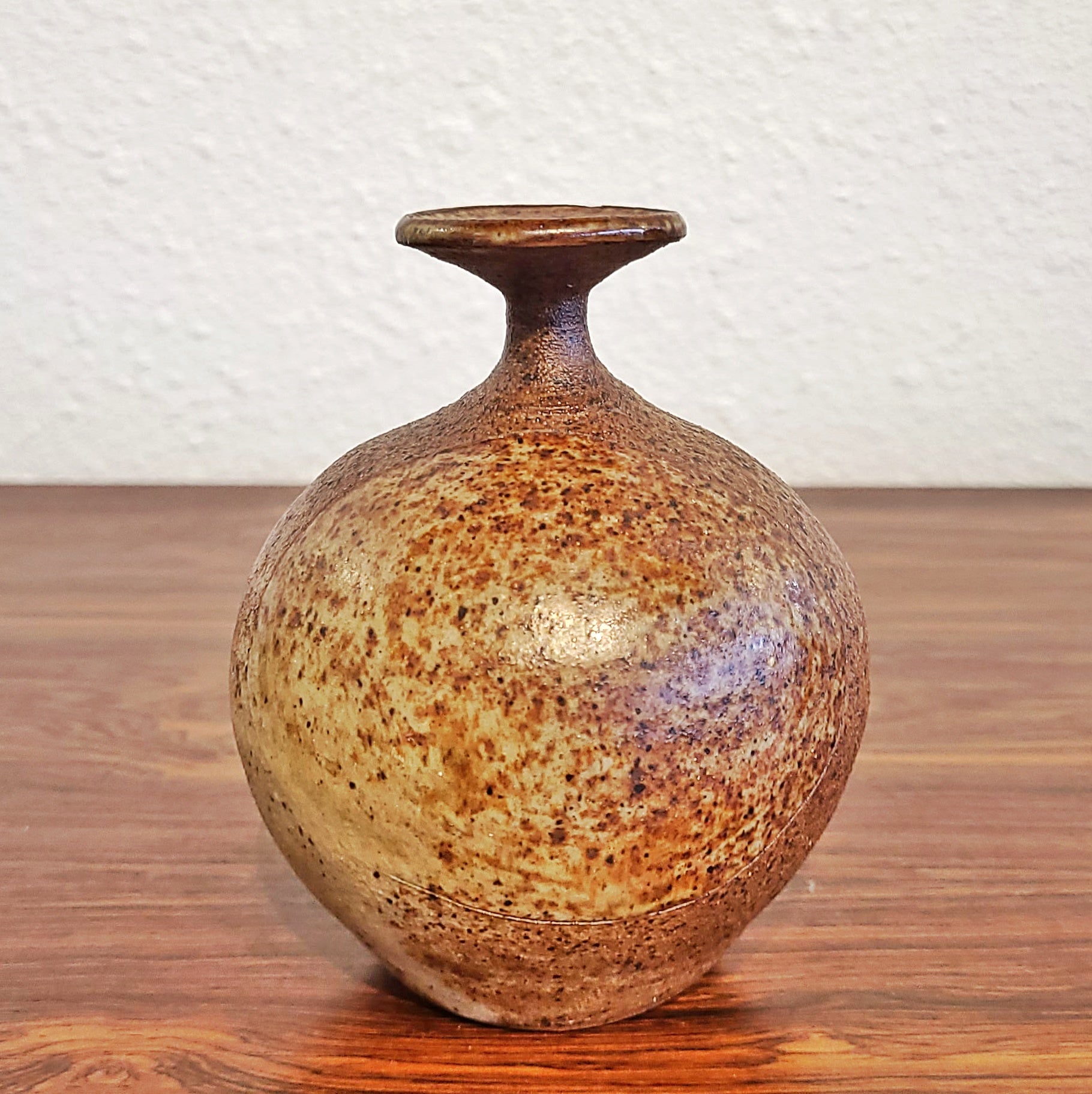 BULBOUS FLAT RIM STUDIO “WEED POT” CABINET VASE (1968)