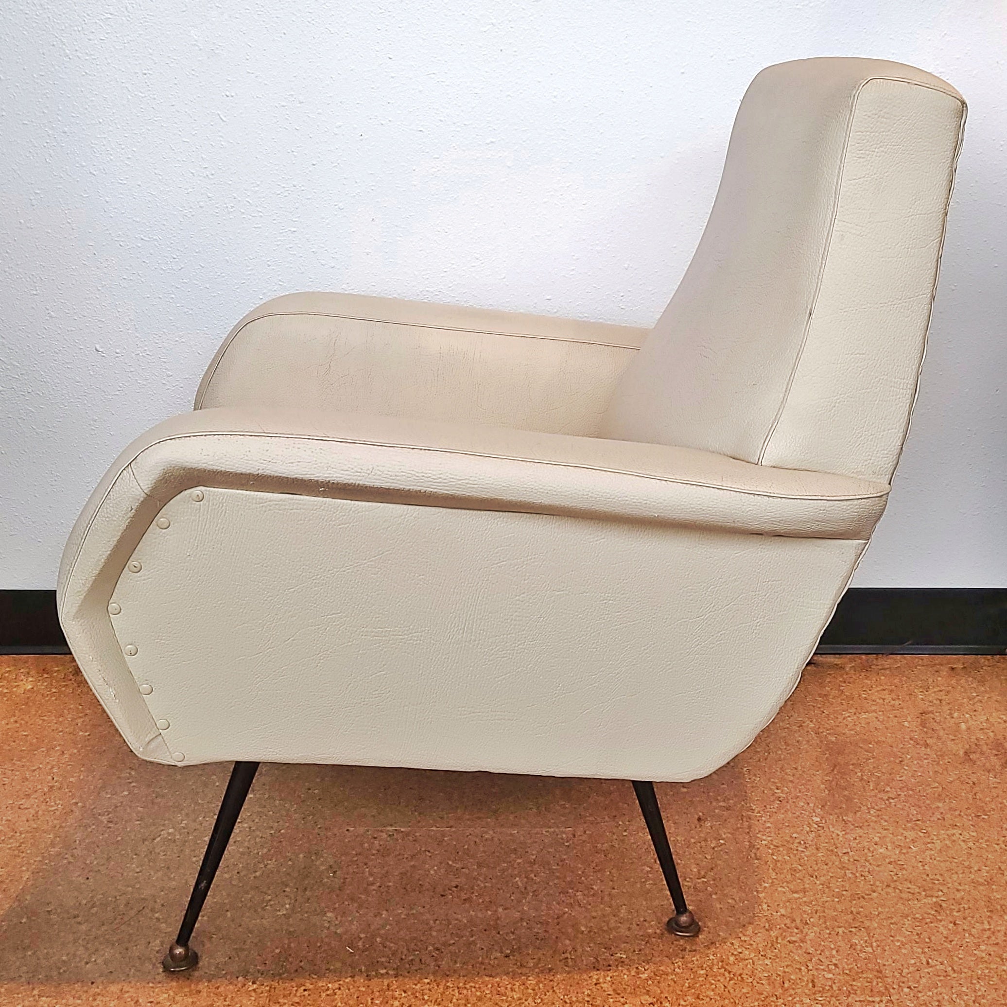 ITALIAN MID-CENTURY MODERN UPHOLSTERED ARMCHAIR