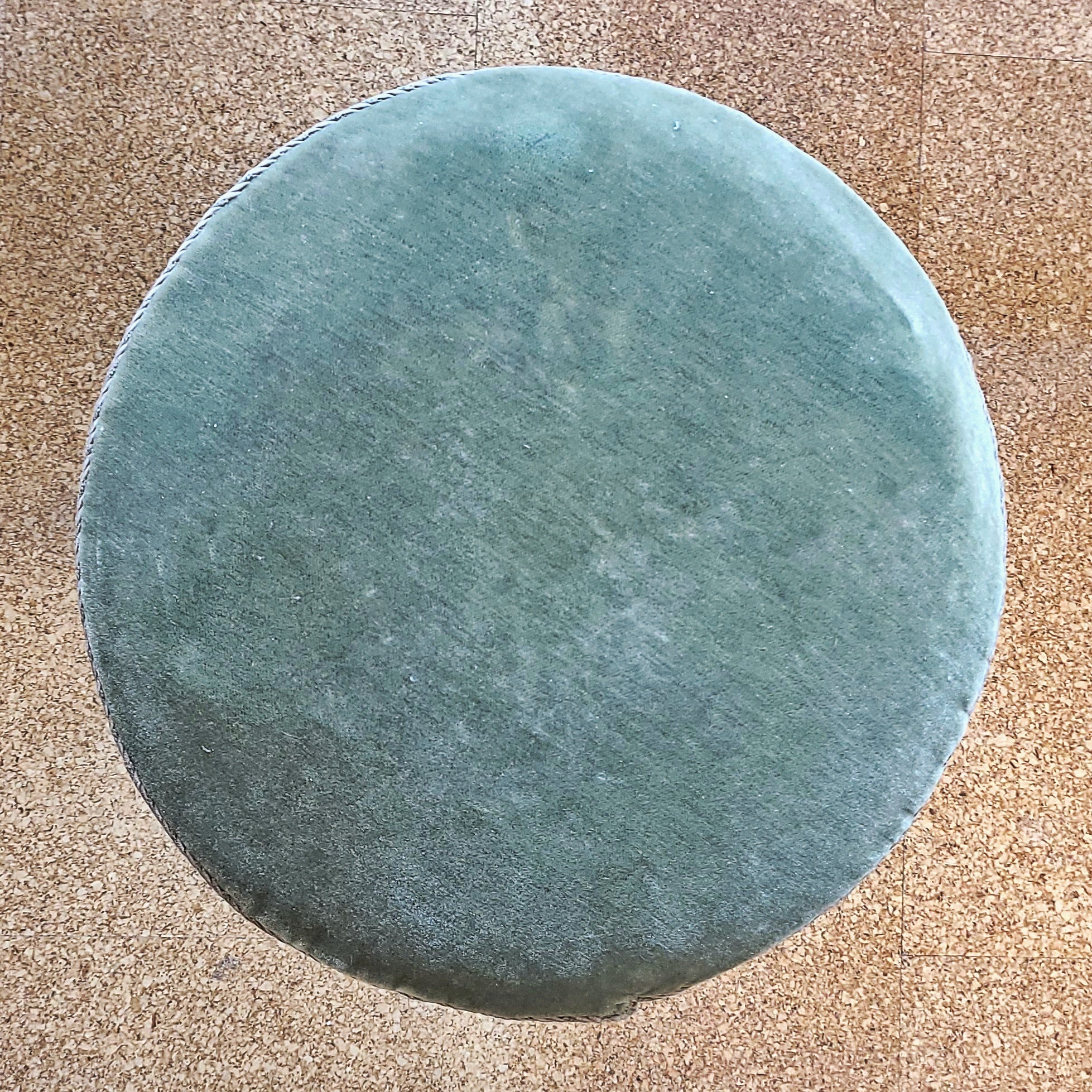 VINTAGE WALTER KNOLL POUF IN ITS ORIGINAL GREEN MOHAIR (LATE 1950s)