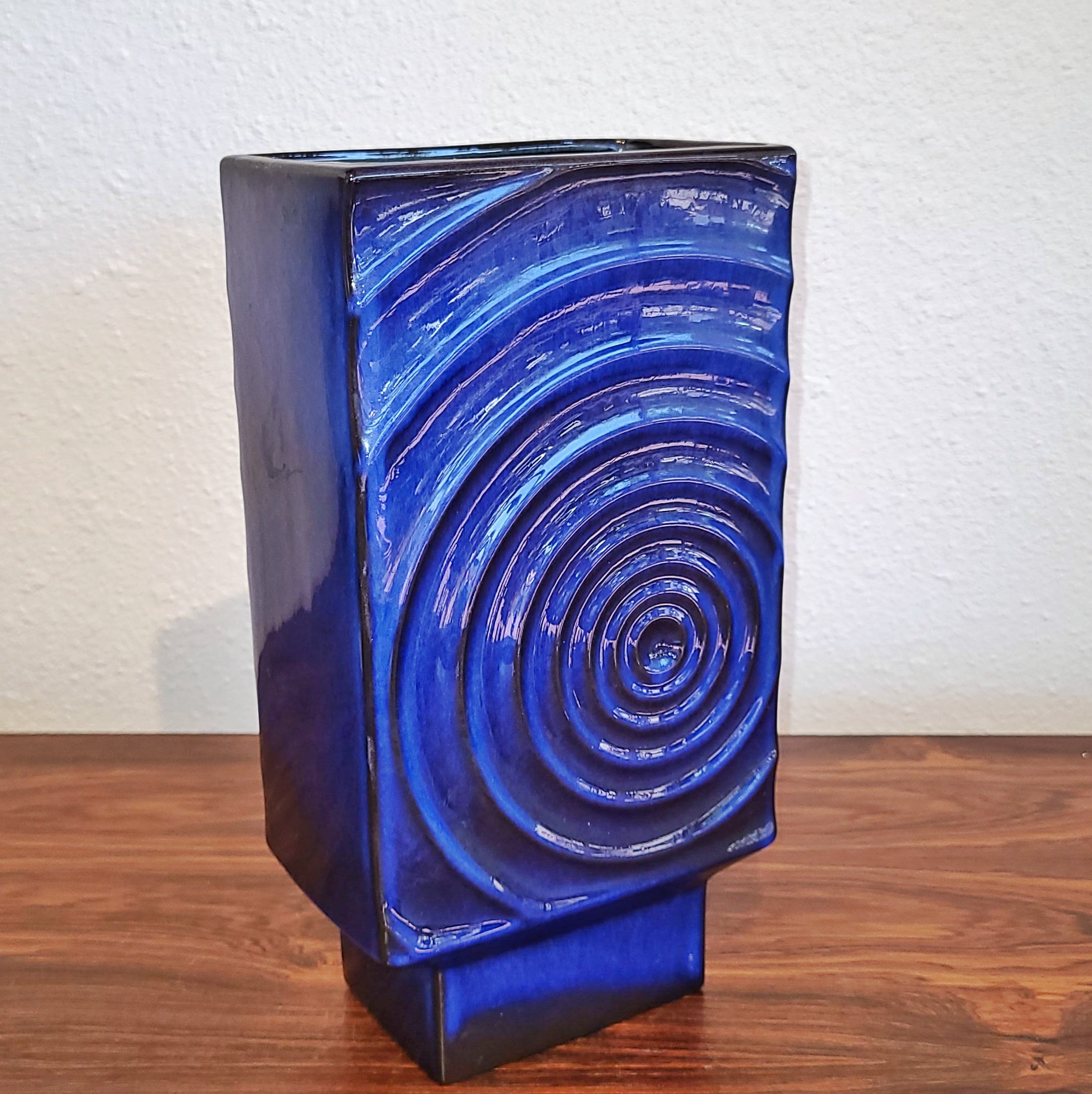 ‘ZYKLON’ VASE BY CARI ZALLONI FOR STEULER Nr. 195/30