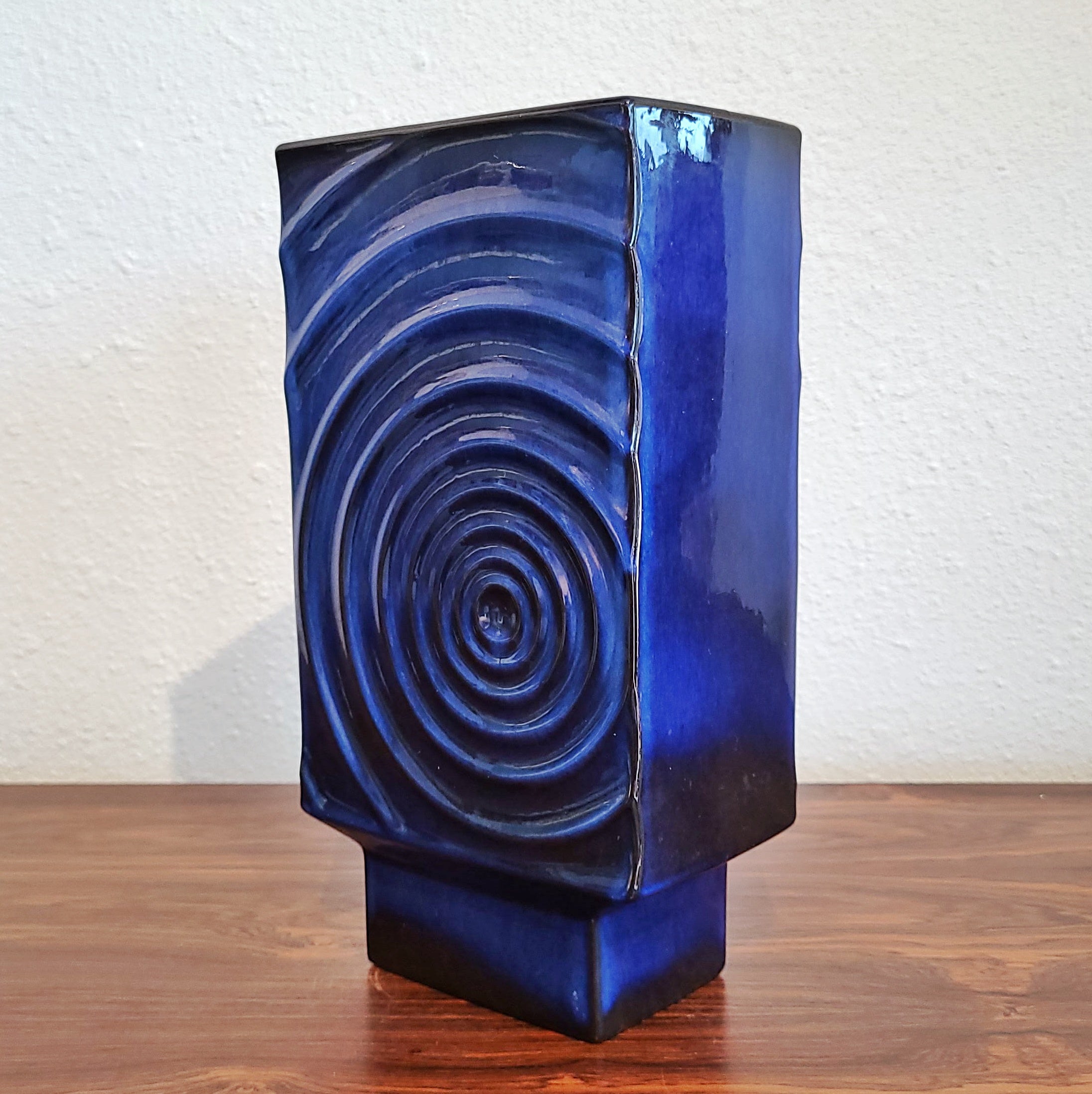 ‘ZYKLON’ VASE BY CARI ZALLONI FOR STEULER Nr. 195/30