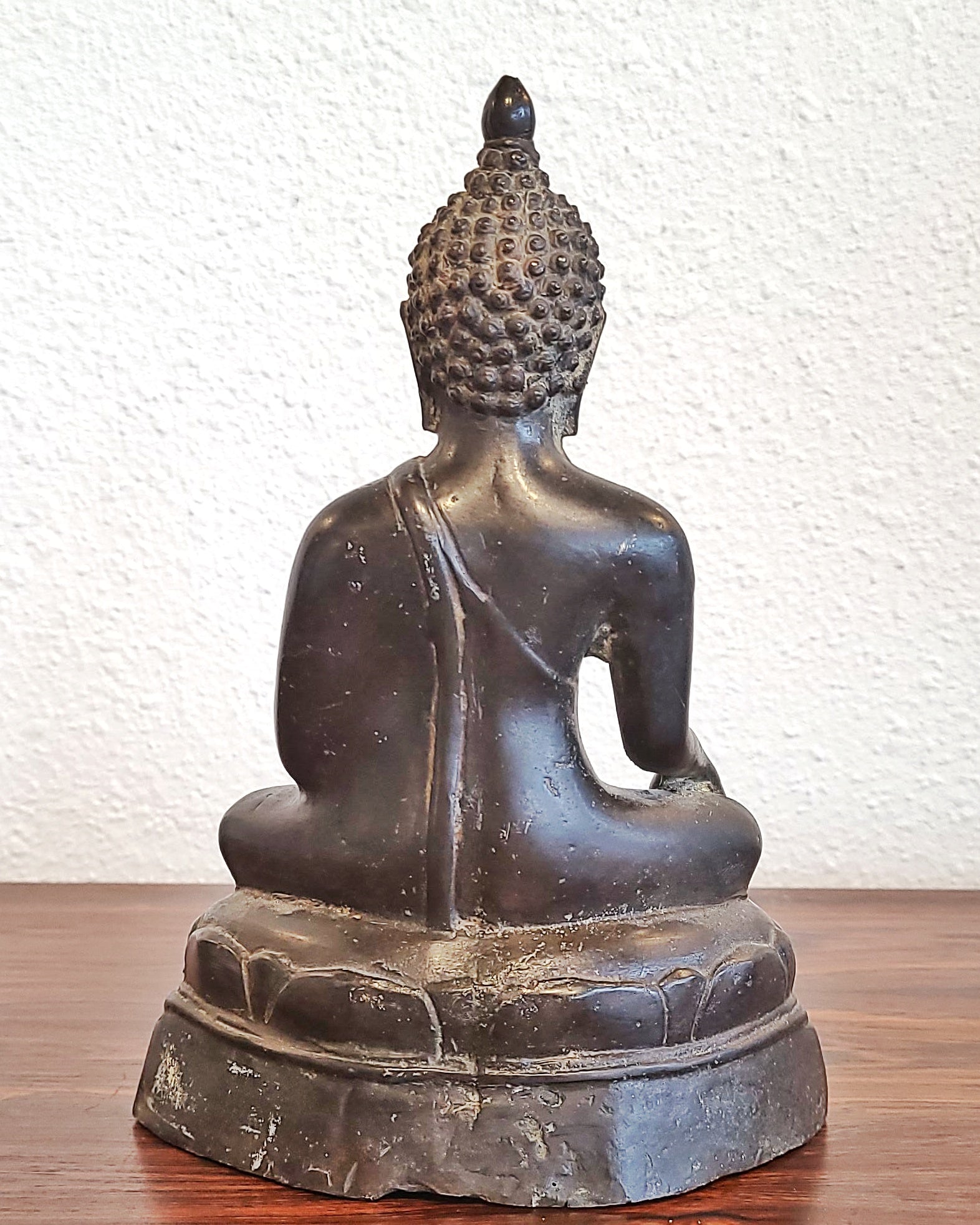 ANTIQUE CAST BRONZE SHAKYAMUNI BUDDHA DISPLAYING THE BHUMISPARSHA MUDRA