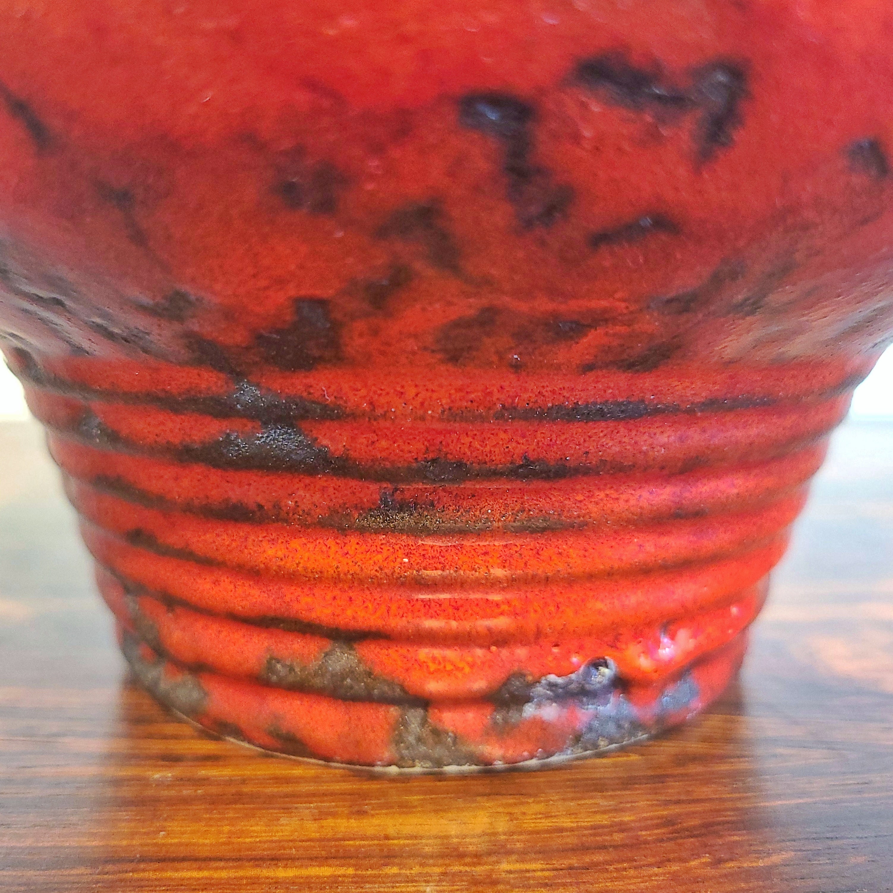 RED FOHR MUSHROOM VASE Nr. 351/24 WITH BLACK VOLCANIC LAVA