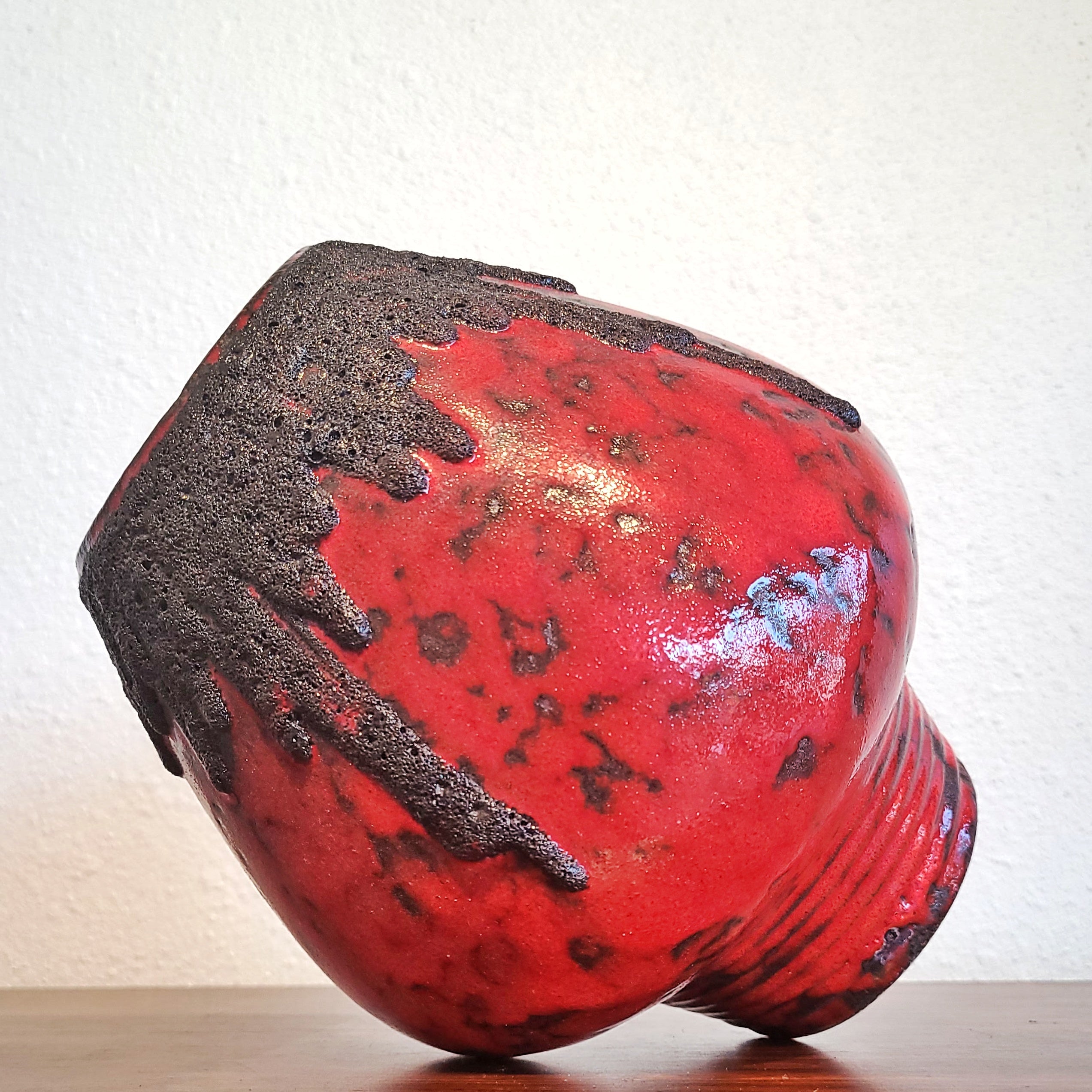 RED FOHR MUSHROOM VASE Nr. 351/24 WITH BLACK VOLCANIC LAVA