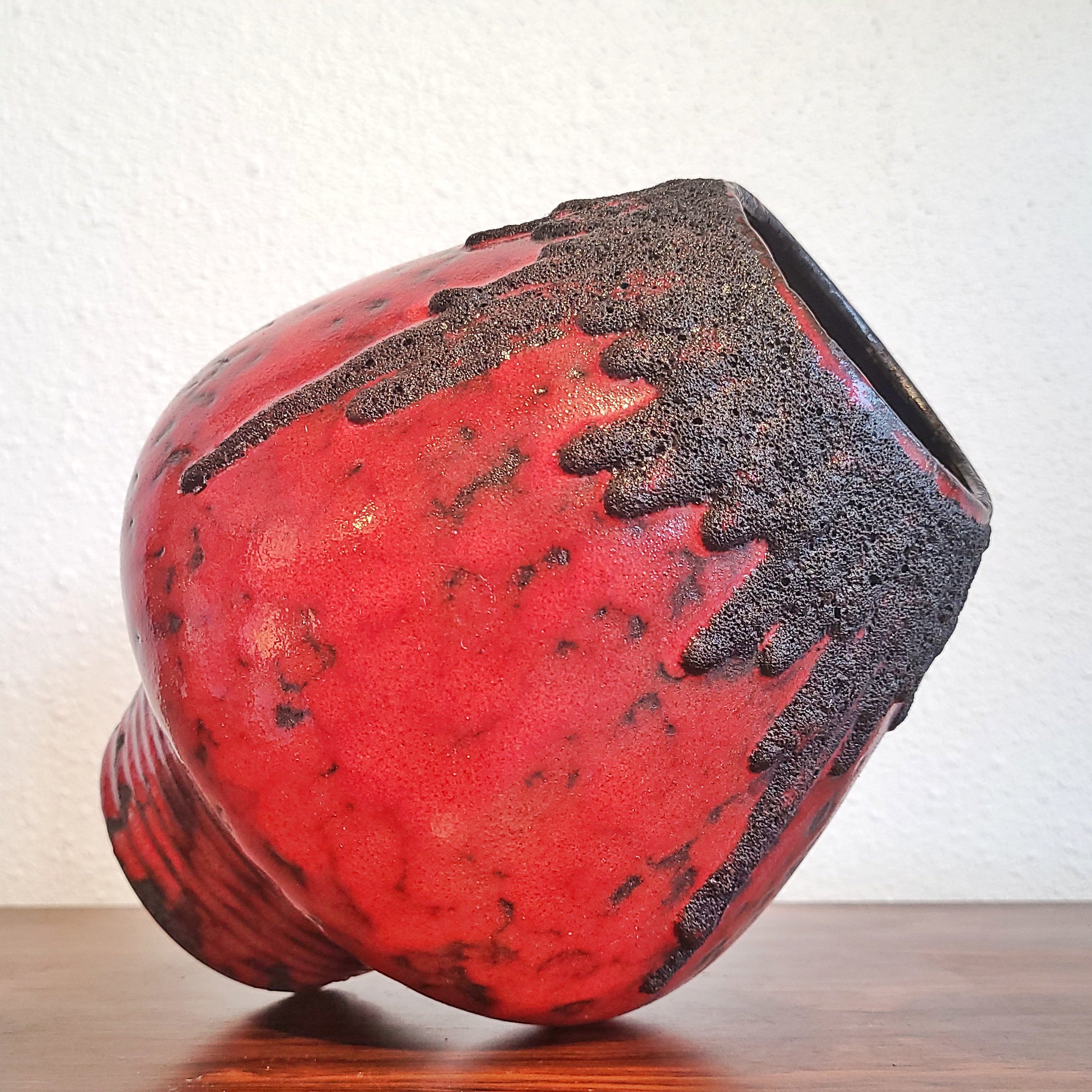 RED FOHR MUSHROOM VASE Nr. 351/24 WITH BLACK VOLCANIC LAVA