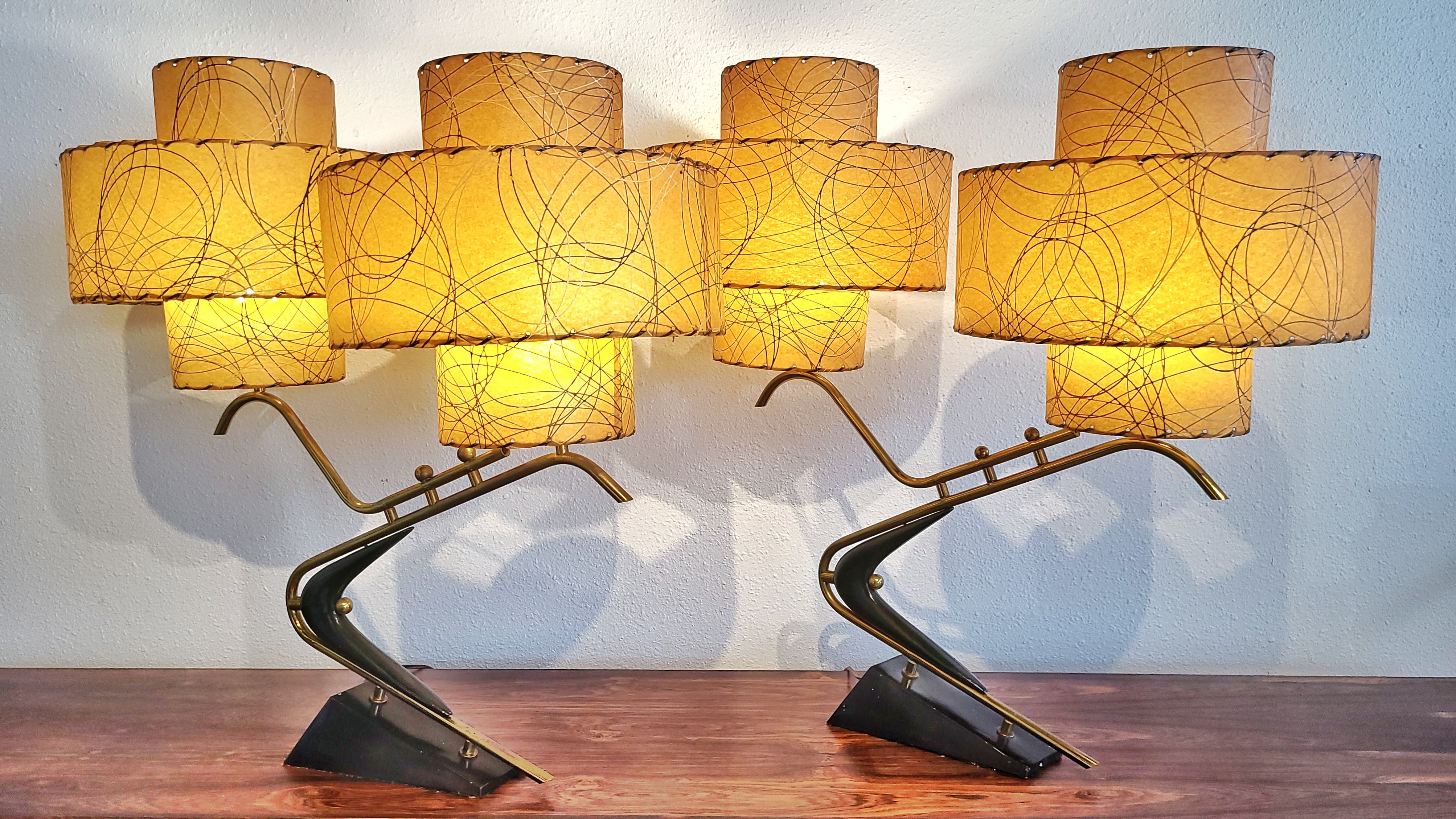 1950s ‘BOOMERANG’ TABLE LAMPS WITH TRIPLE-LEVEL FIBERGLASS SHADES (PAIR)