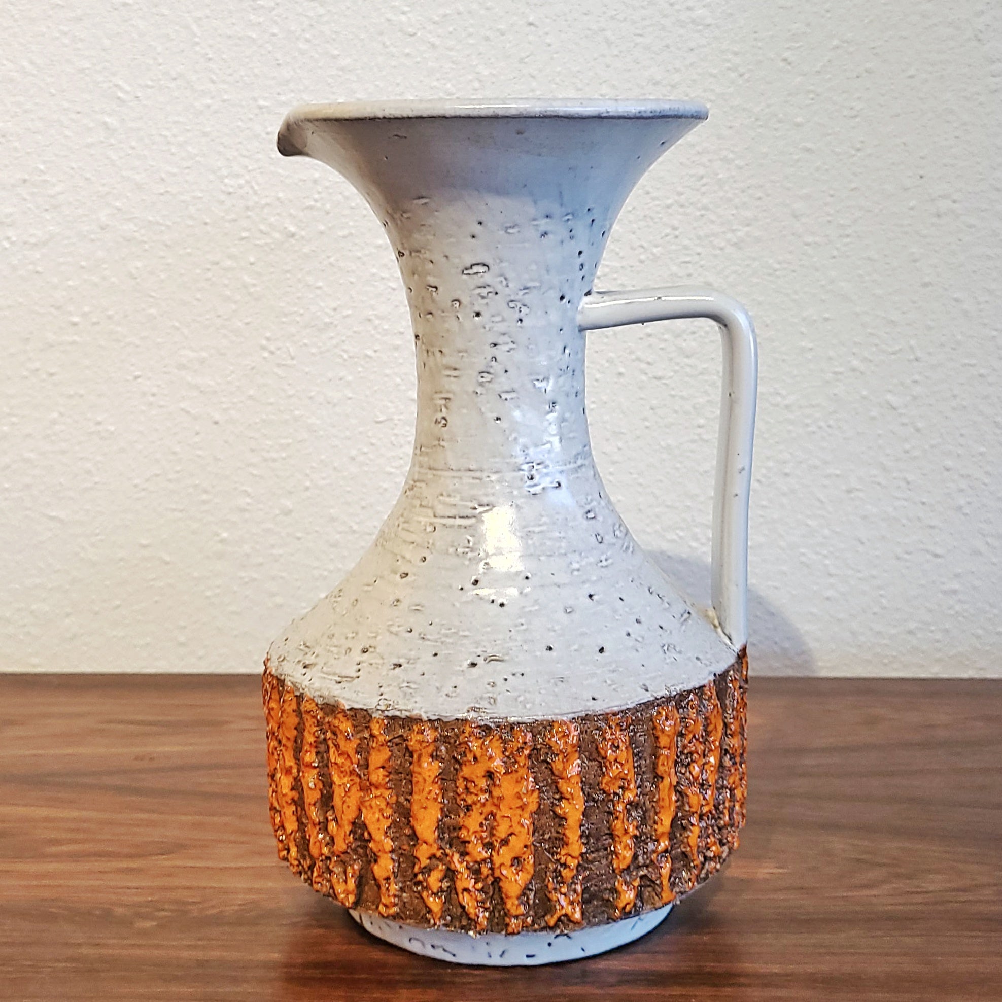 ORANGE AND WHITE JUG VASE BY LELIO ROSSI FOR STUDIO QUATTRO