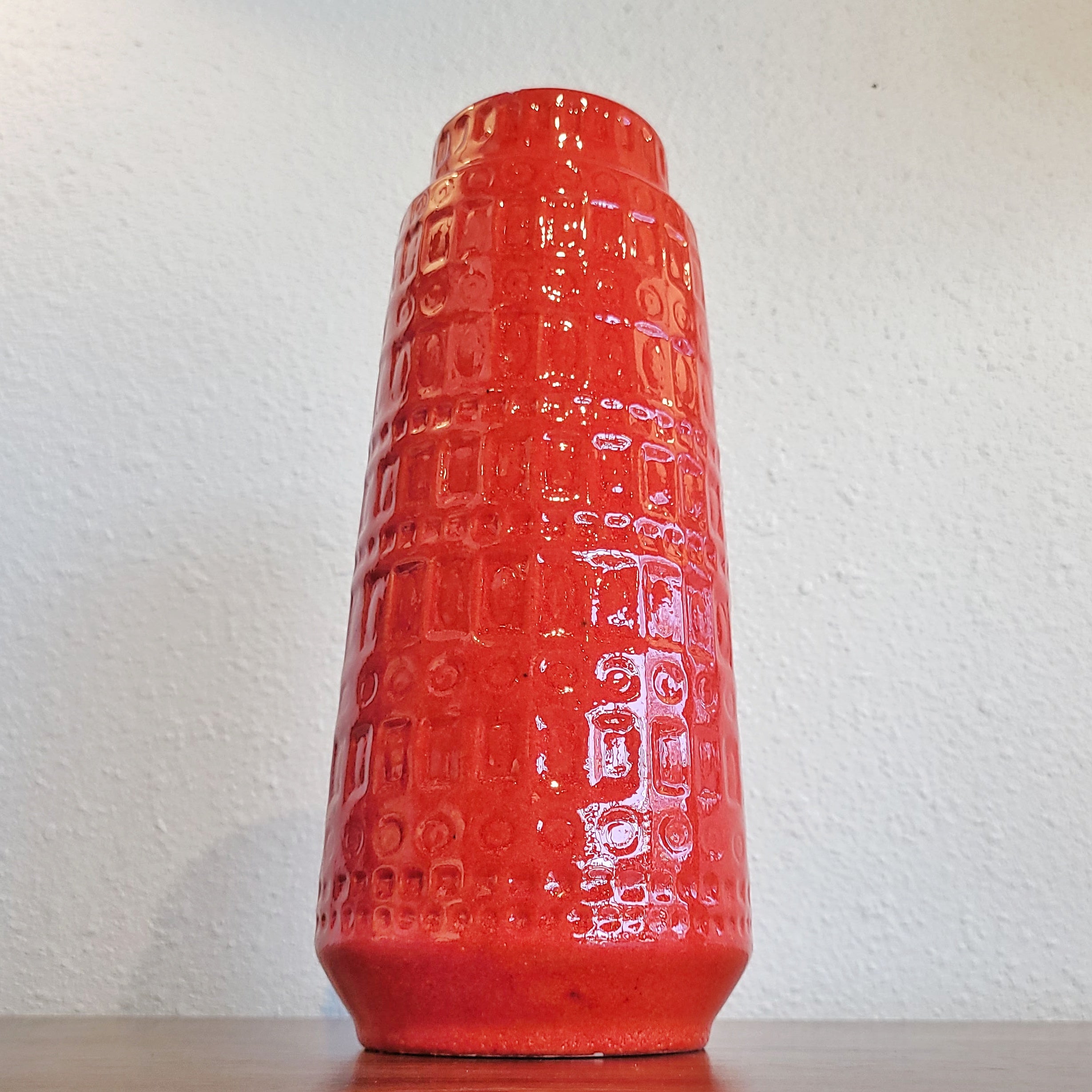 TALL BRIGHT RED SCHEURICH ‘INKA’ DÉCOR VASE Nr. 260/30