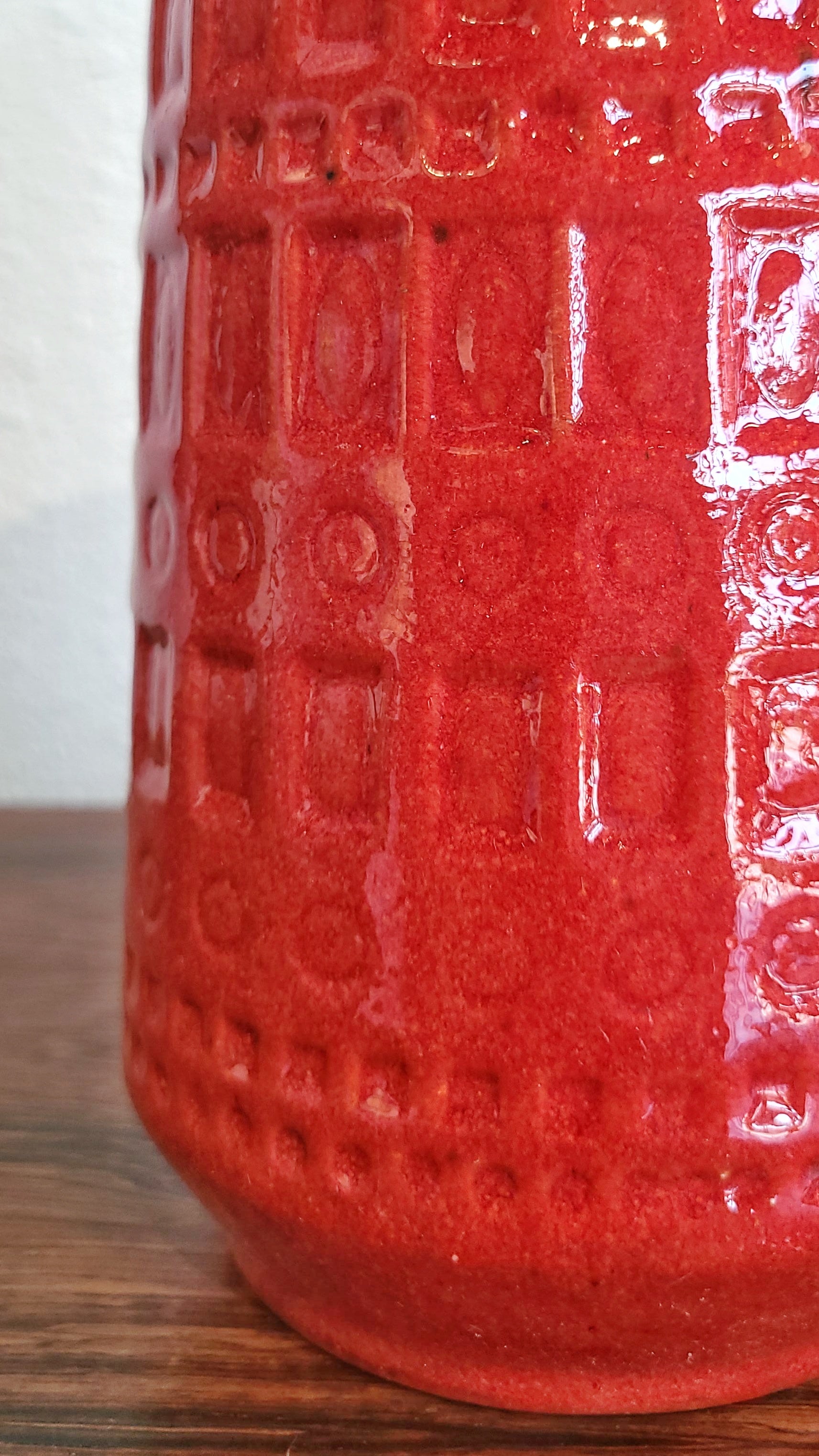 TALL BRIGHT RED SCHEURICH ‘INKA’ DÉCOR VASE Nr. 260/30