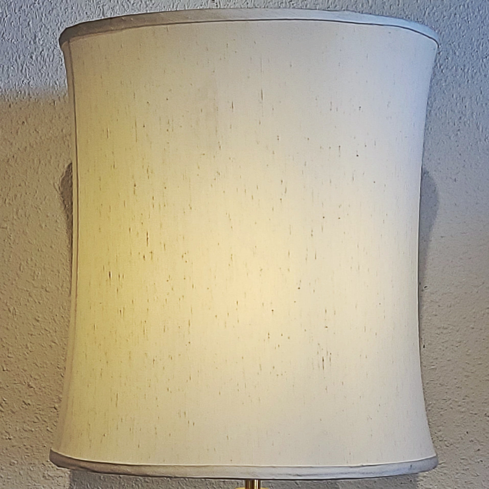 TUBULAR GLASS AND BRASS STIFFEL-STYLE TABLE LAMP WITH LINED SHADE