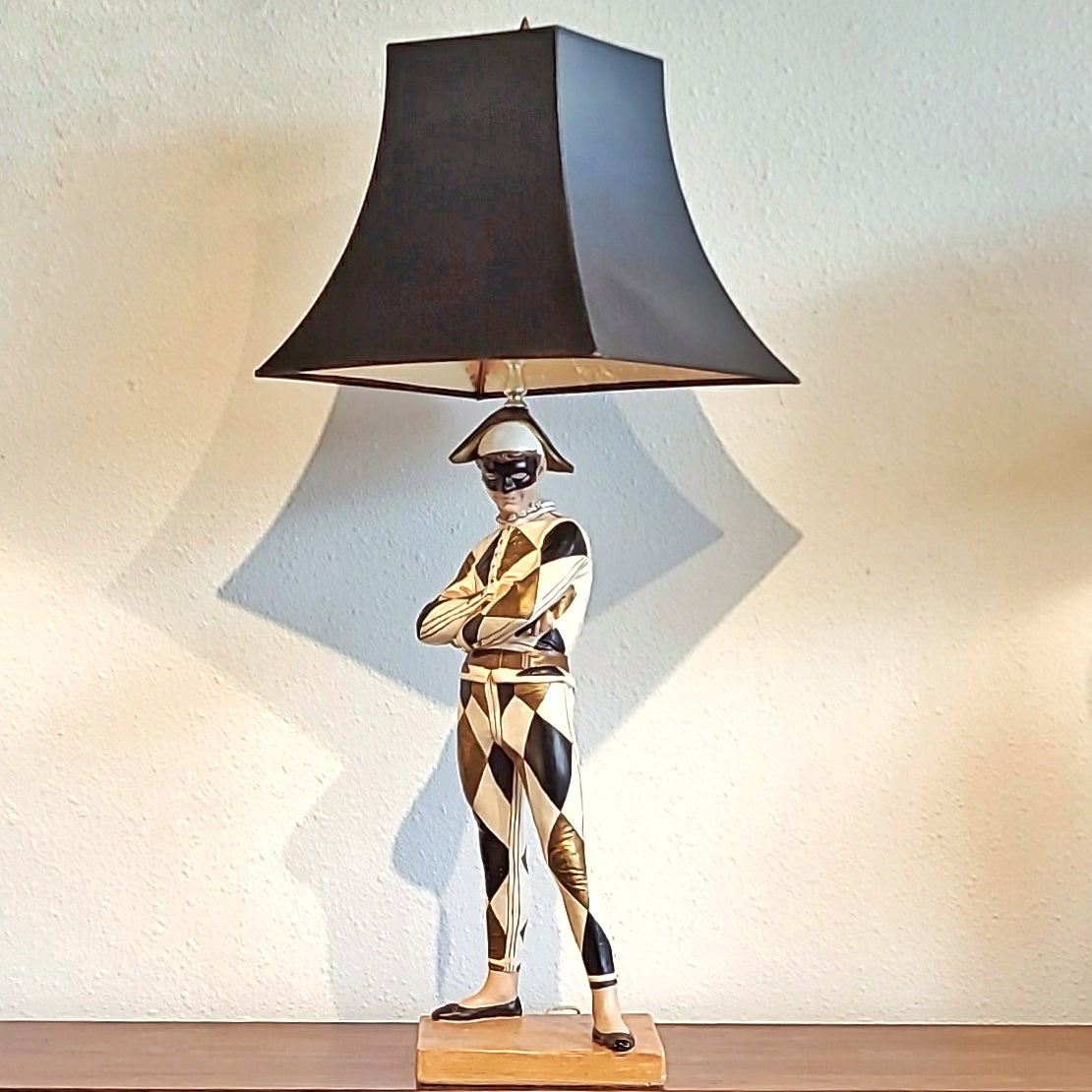 MARBRO CHALKWARE HARLEQUIN TABLE LAMP AFTER RENÉ DE SAINT-MARCEAUX