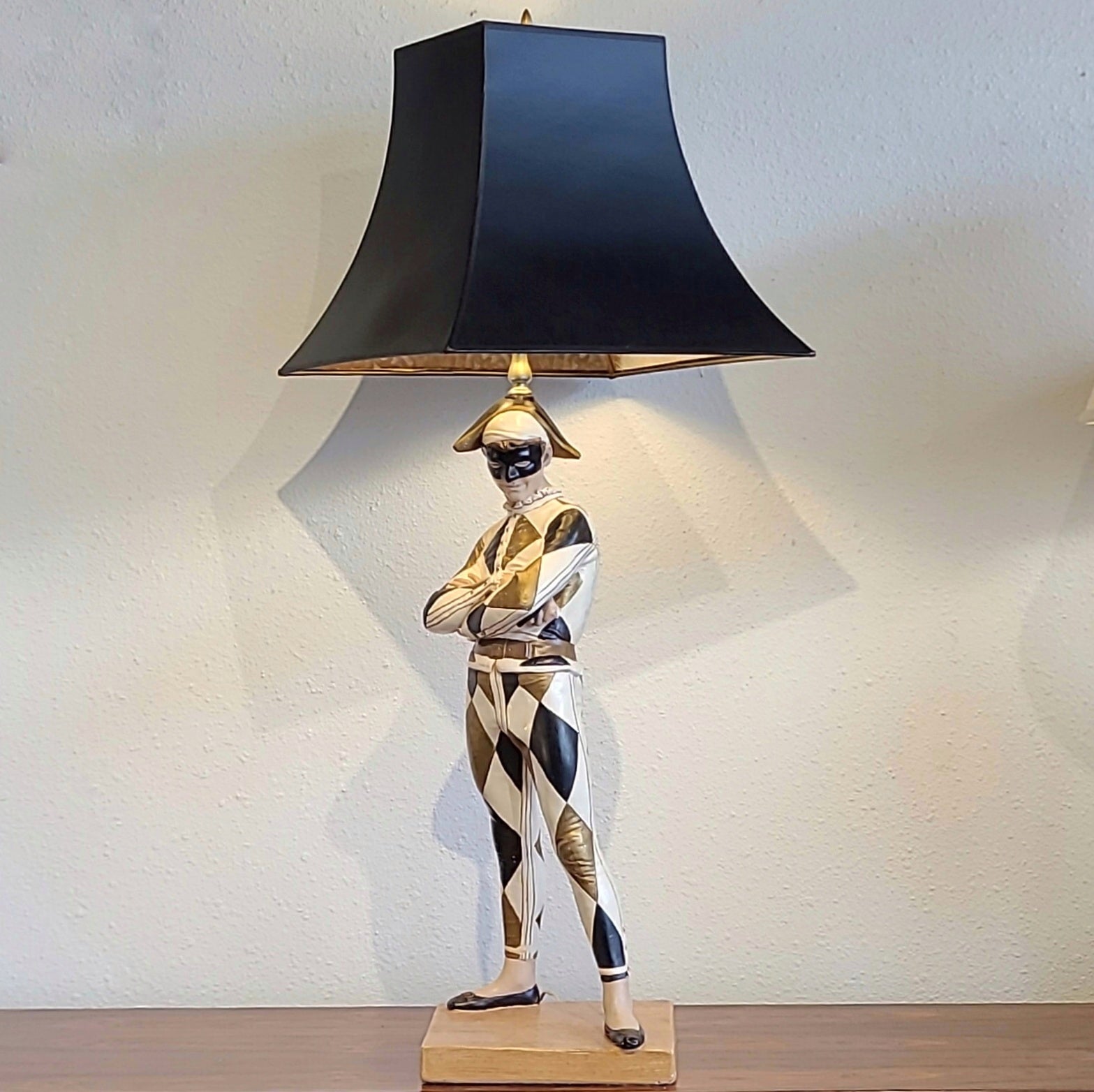 MARBRO CHALKWARE HARLEQUIN TABLE LAMP AFTER RENÉ DE SAINT-MARCEAUX