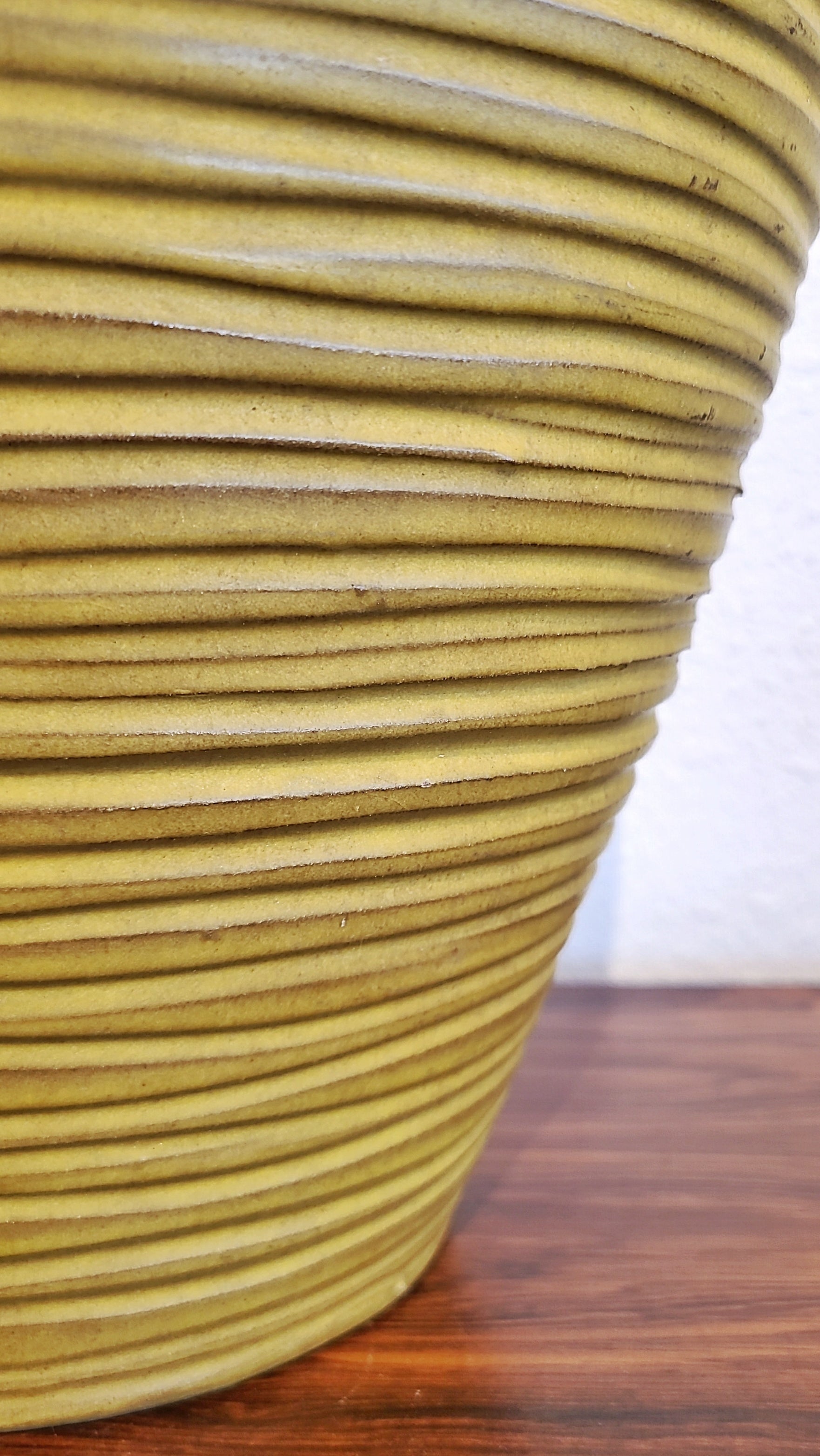 XL CERAMANO ‘MIMOSA’ DÉCOR JUG VASE