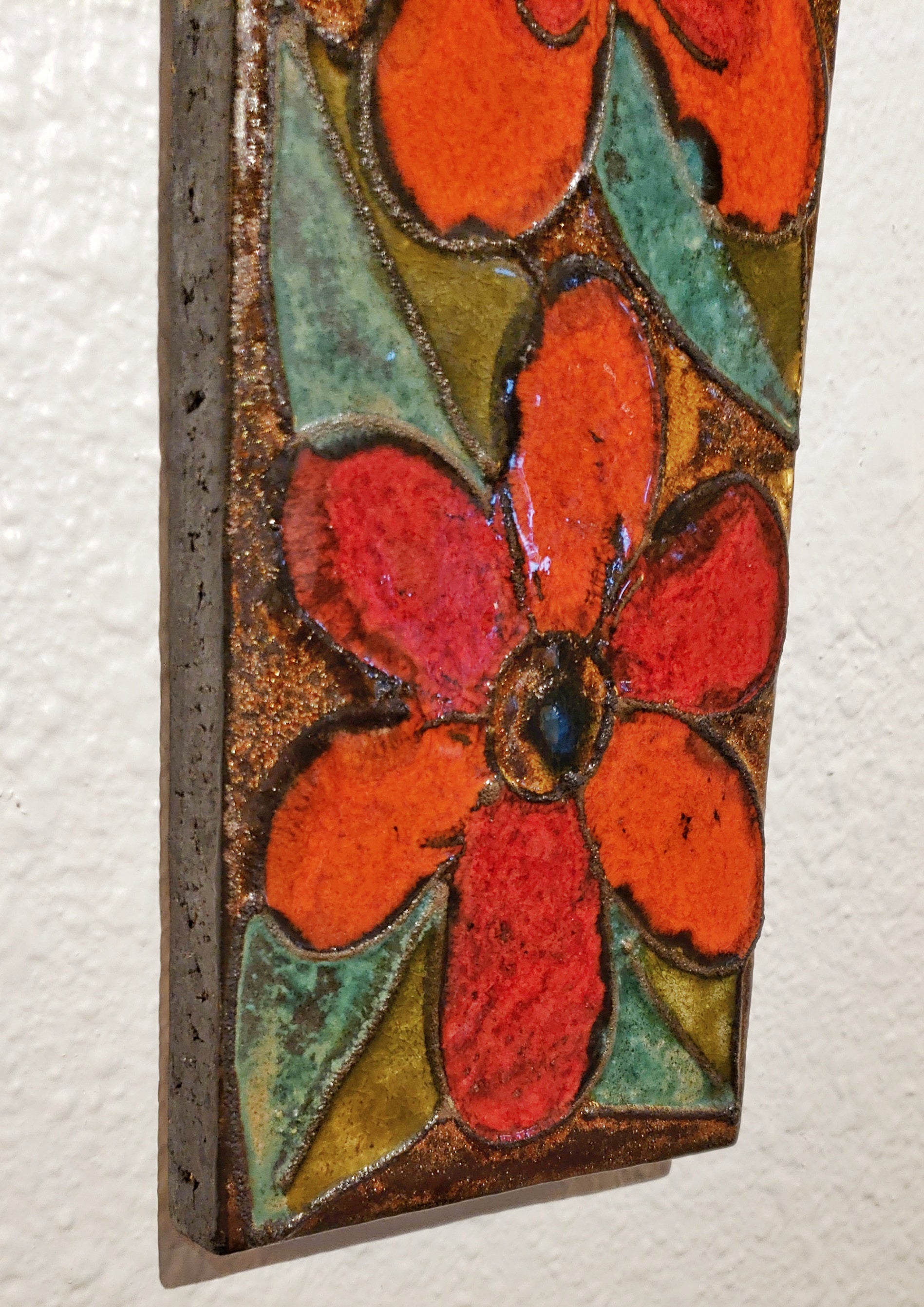 TALL RUSCHA WALL PLAQUE 773/2 WITH FLORAL DECOR (58 cm)