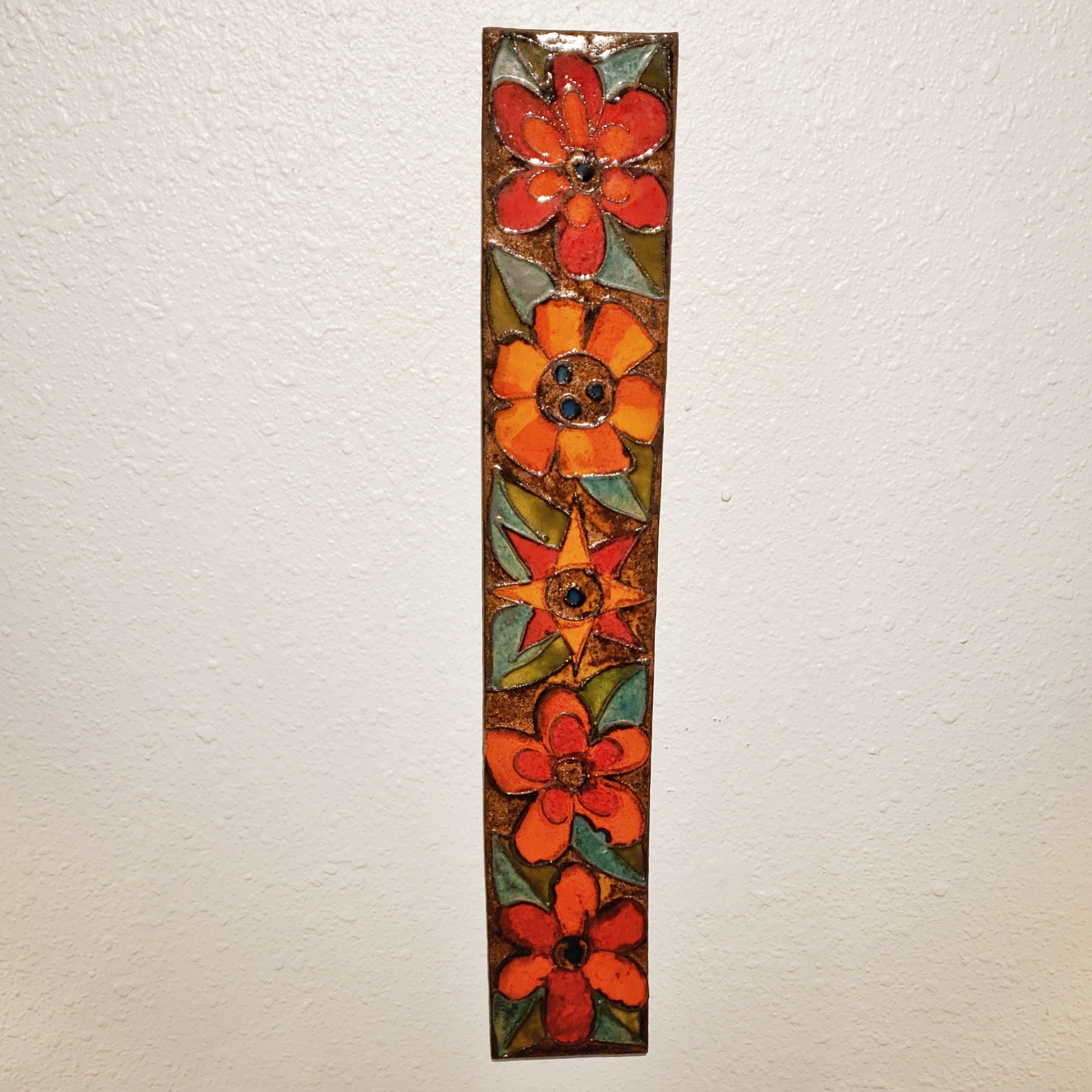 TALL RUSCHA WALL PLAQUE 773/2 WITH FLORAL DECOR (58 cm)