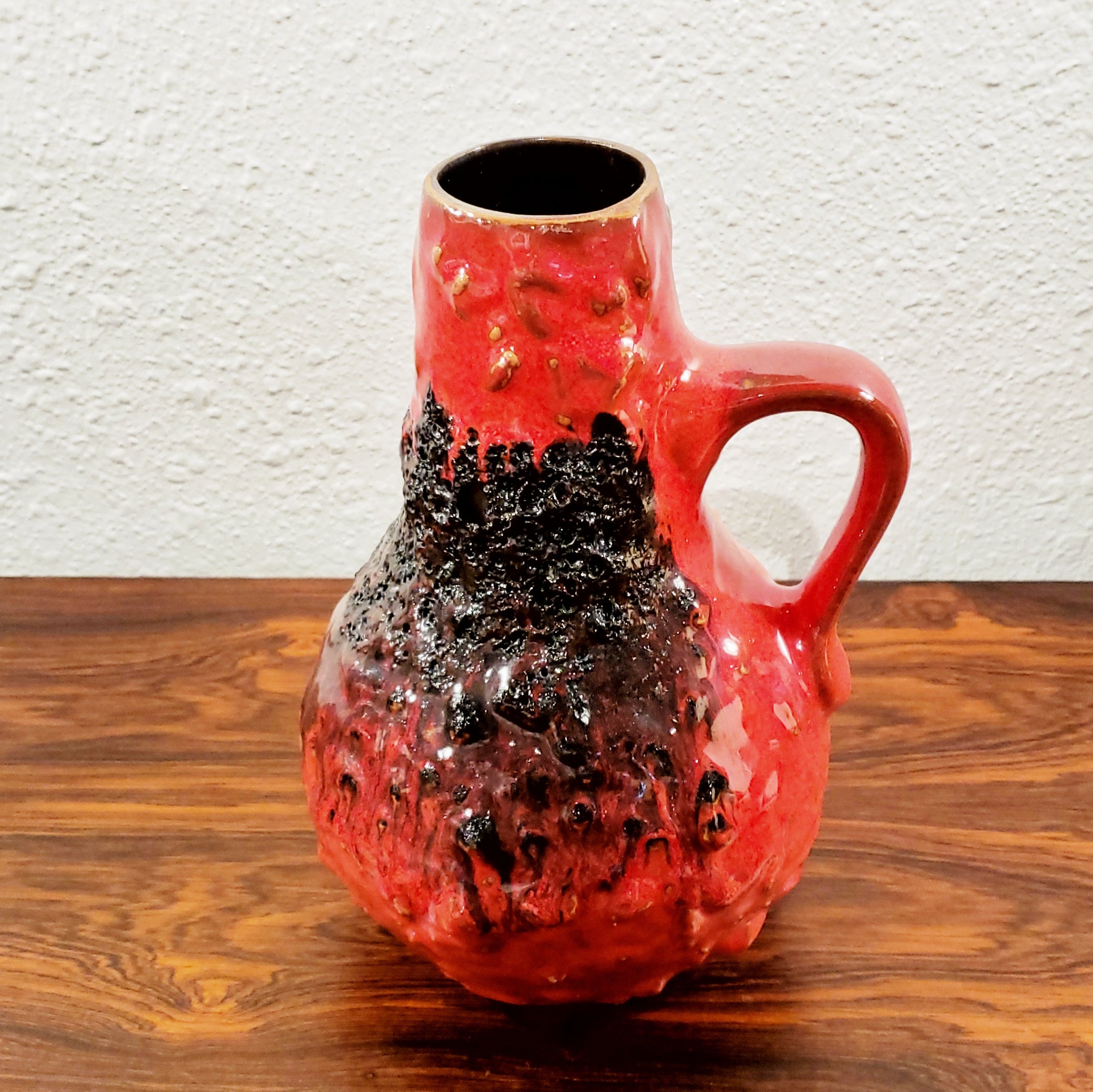 KREUTZ KERAMIK RED/BLACK FAT-LAVA JUG VASE 201 (23.5 cm)