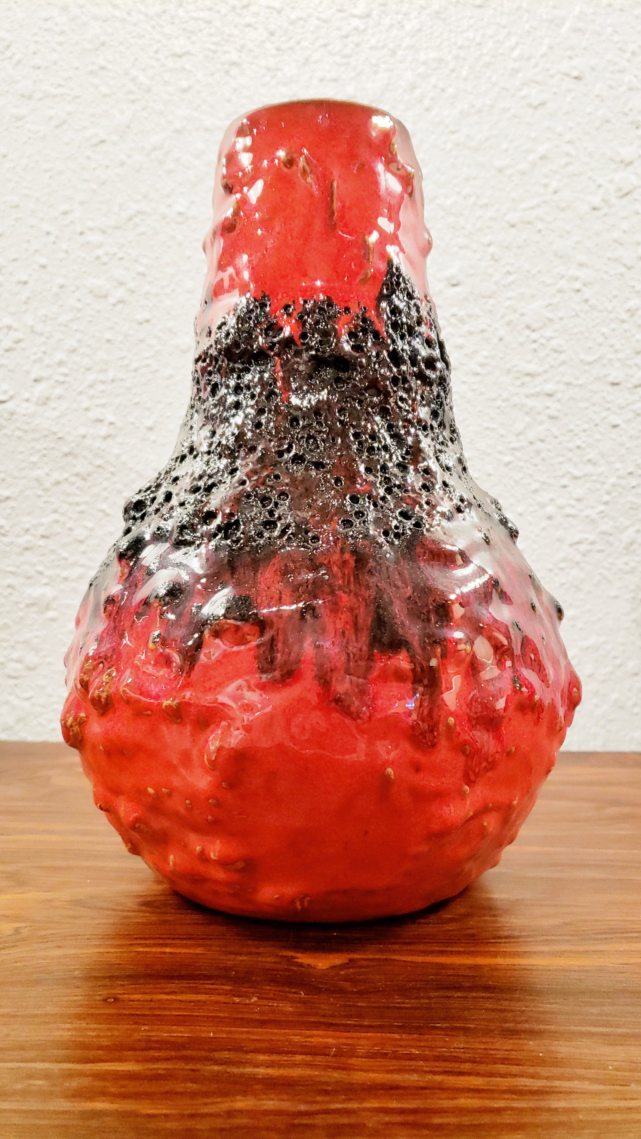 KREUTZ KERAMIK RED/BLACK FAT-LAVA JUG VASE 201 (23.5 cm)