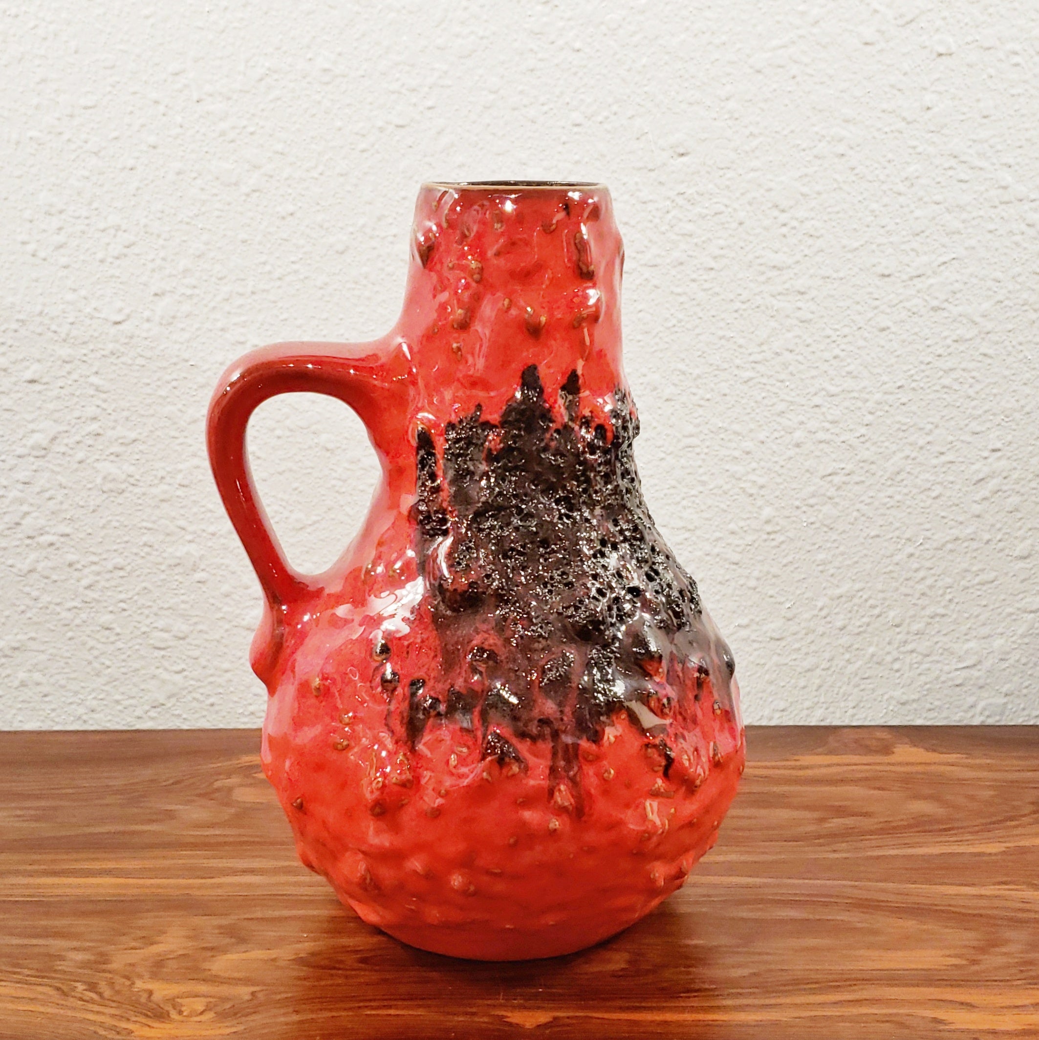 KREUTZ KERAMIK RED/BLACK FAT-LAVA JUG VASE 201 (23.5 cm)